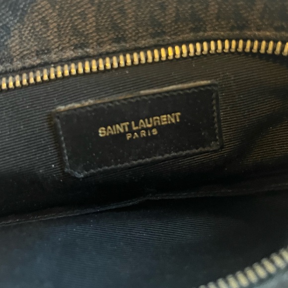SAINT LAURENT
Monogram Canvas Flat Messenger Bag - Picture 12 of 13